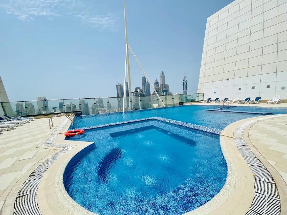 Upscale Studio Full Lake View In Goldcrest View Tower Dubai Exterior photo