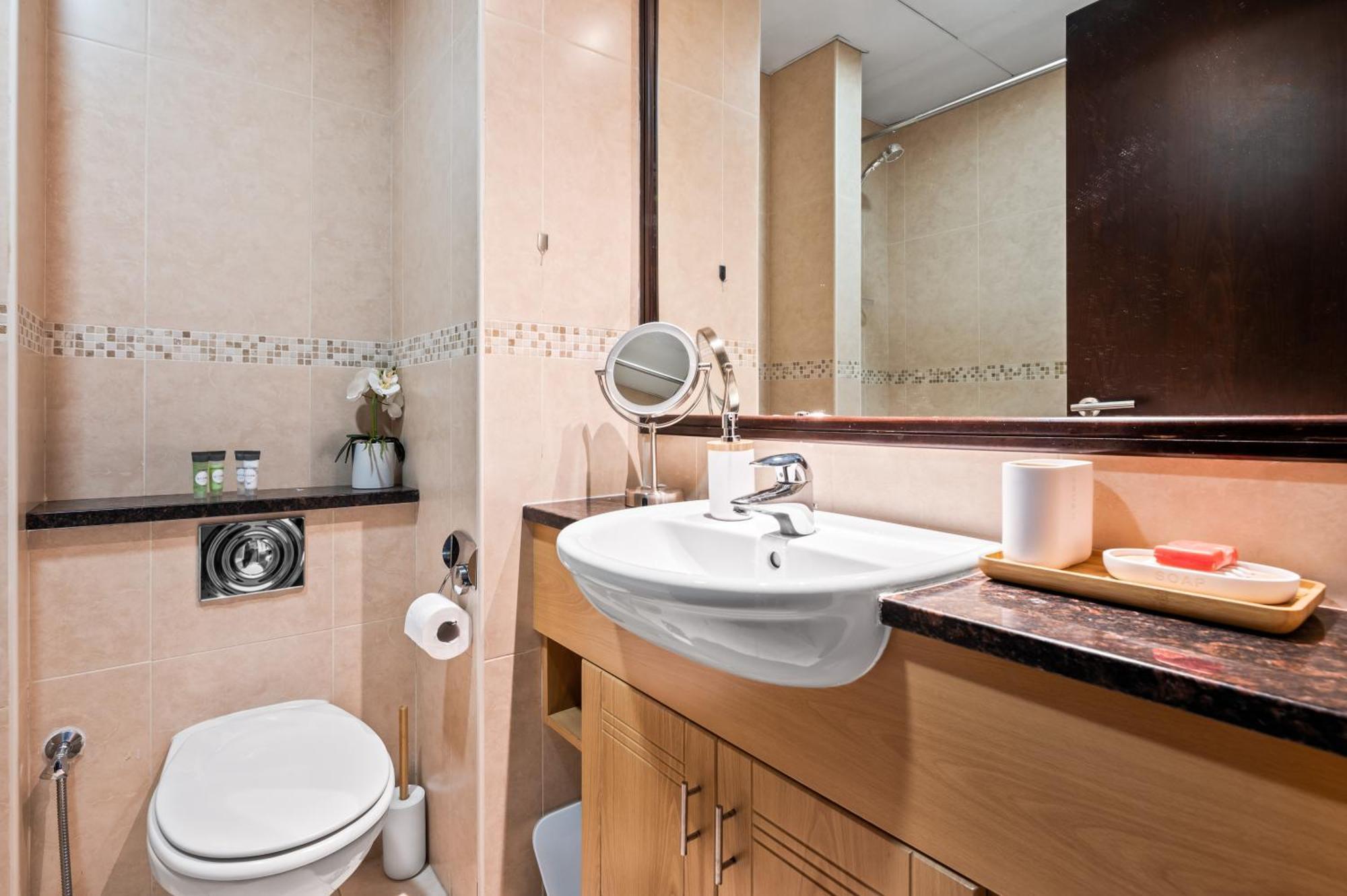 Upscale Studio Full Lake View In Goldcrest View Tower Dubai Exterior photo