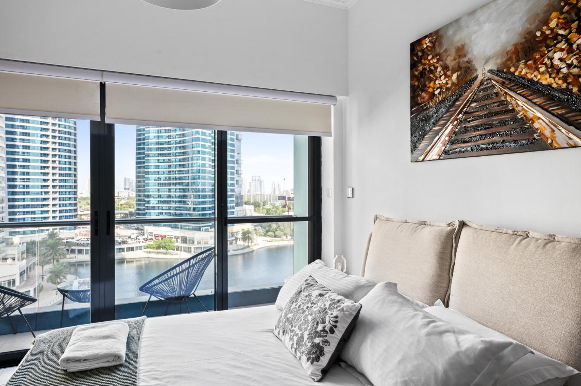 Upscale Studio Full Lake View In Goldcrest View Tower Dubai Exterior photo