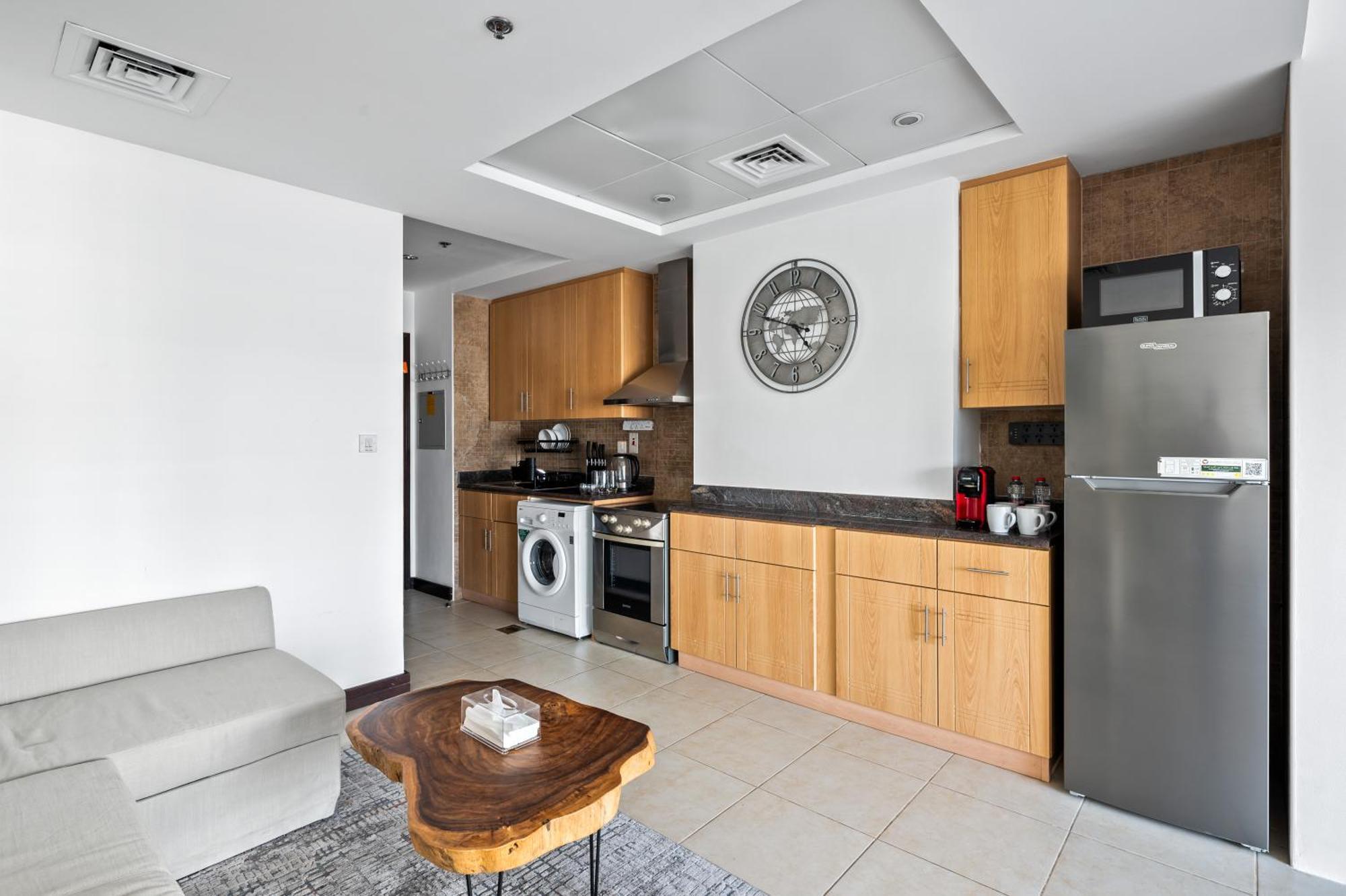 Upscale Studio Full Lake View In Goldcrest View Tower Dubai Exterior photo